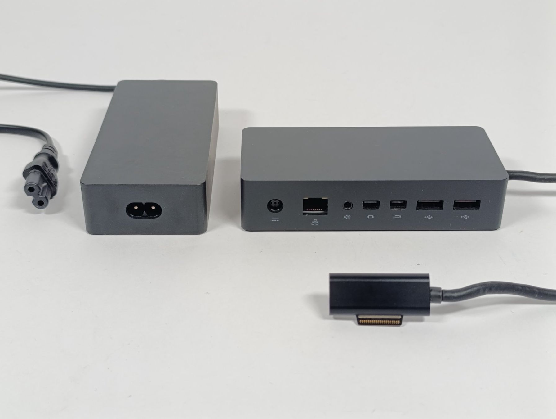 Microsoft Docking station: Docking station 1661 + alimentation pour Microsoft Surface – D'occasion à Thielle par Plusvalue_Neuchatel