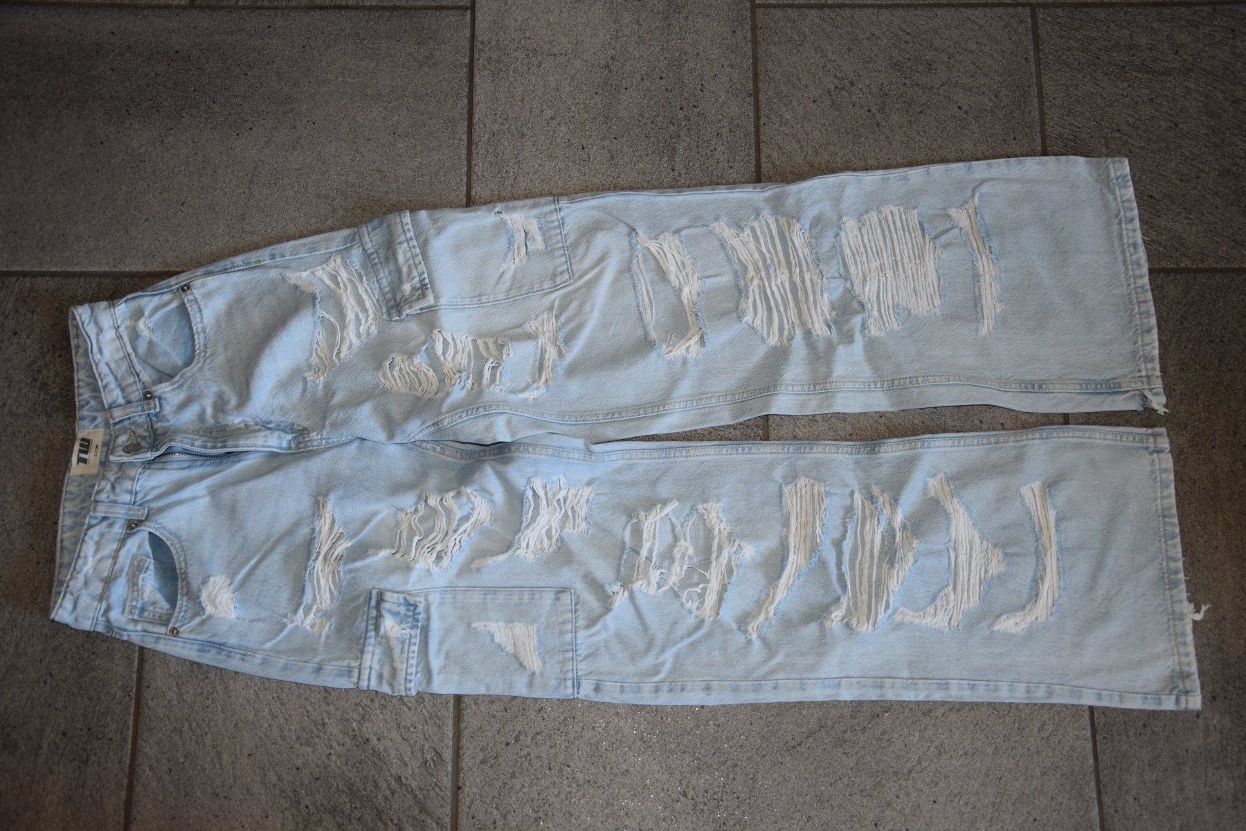 Jeans: Damen Ripped Jeans Cargo Hose gr. 36 – Gebraucht aus Mezzovico von finsteraar