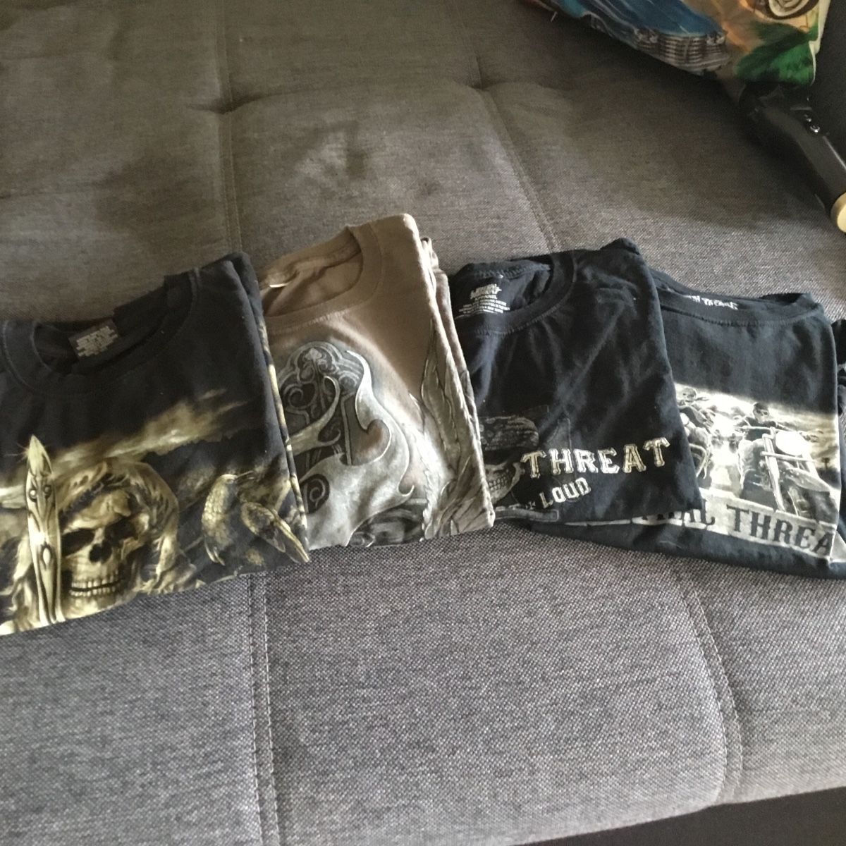 T-shirt: 4 Set Shirt in der Gr L    – Usato da Endingen venduto da Warlock