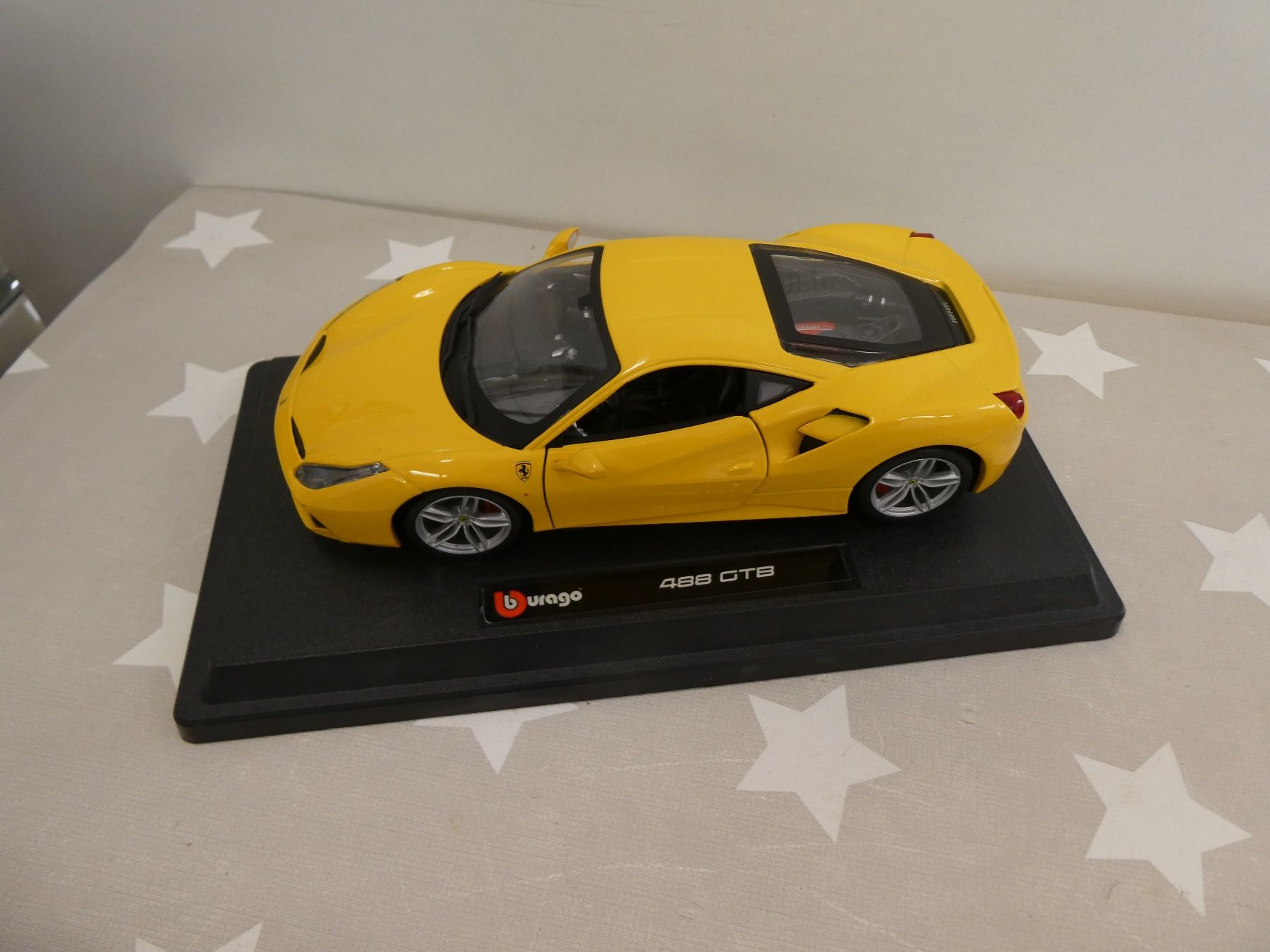 Bburago Modellini d'auto: Modellauto Ferrari 488 GTB Burago 1/24 – Usato da Rafz venduto da Powacaddy