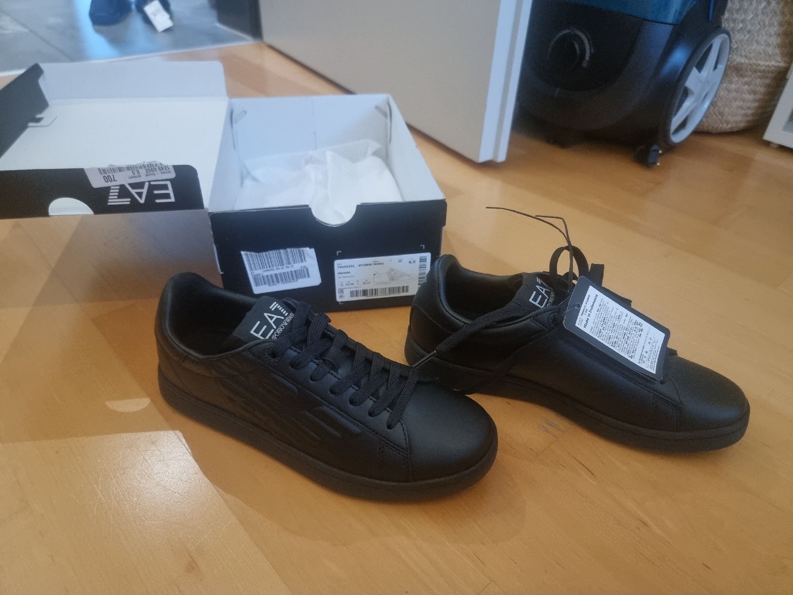 Herrenschuhe: EA7 Turnschuhe schwarz Grösse 39 1/3 neu – Neu und originalverpackt aus Zweidlen von VG159