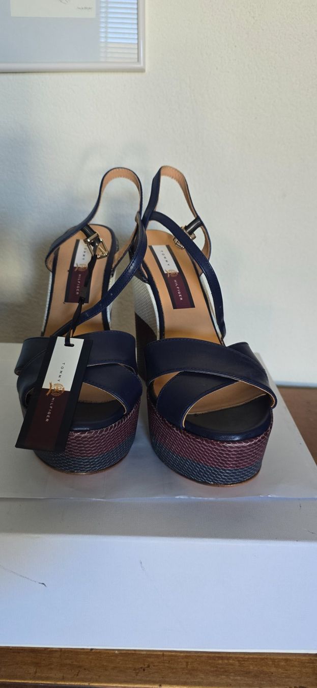 Tommy Hilfiger Scarpe da donna: Tommy Hilfiger Sandals, size 39 – Nuovo e nell'imballaggio originale da Spreitenbach venduto da Breezyel