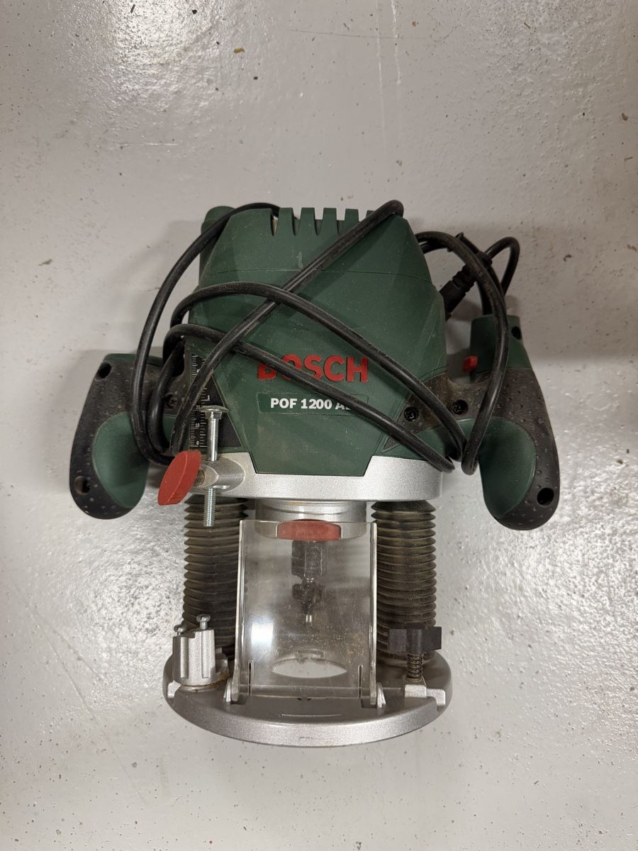 Bosch Tous les outils: Oberfräse Bosch POF 1200 AE – D'occasion à Wangen an der Aare par Flo_kaufm