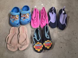 Verschiedene Badeschuhe Grössen 28, 29, 30, 32