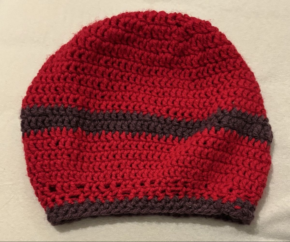 Chapeaux, bonnets & casquettes: Kappe rot-violett gehäkelt – Neuf (Voir description) à Hinterkappelen par elb_xcb9