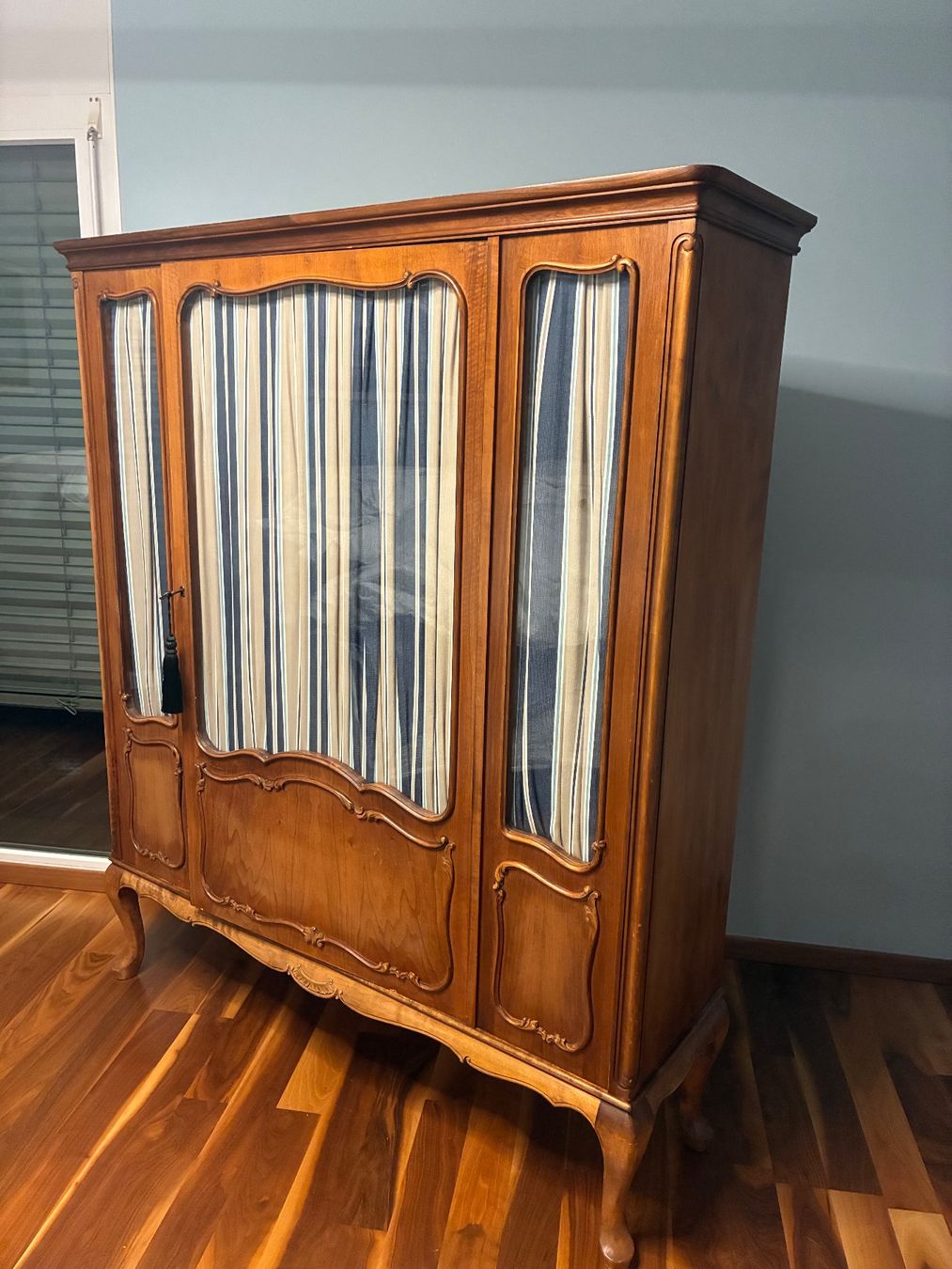 Armadi: Vintage Schrank/ Vitrine / Kleiderschrank – Usato da Au ZH venduto da Daiga 4
