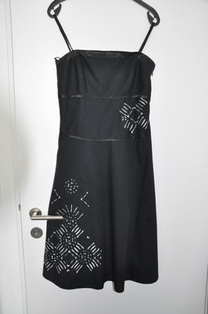 Abendkleid schwarz mit Stickerei, Gr. 38