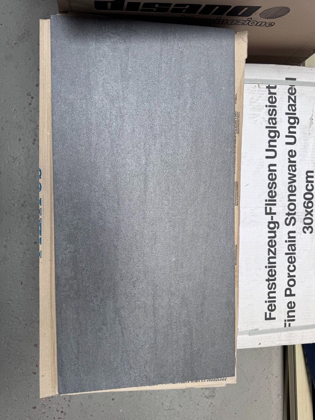 Rivestimenti per pavimenti: Steinplatten / Feinsteinzeug-Fliesen – Restposten – Nuovo e nell'imballaggio originale da Emmenbrücke venduto da Fabrikverkauf 1