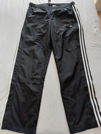Adidas Trainingshose Gr. 38 mit seitlichem Reissverschluss