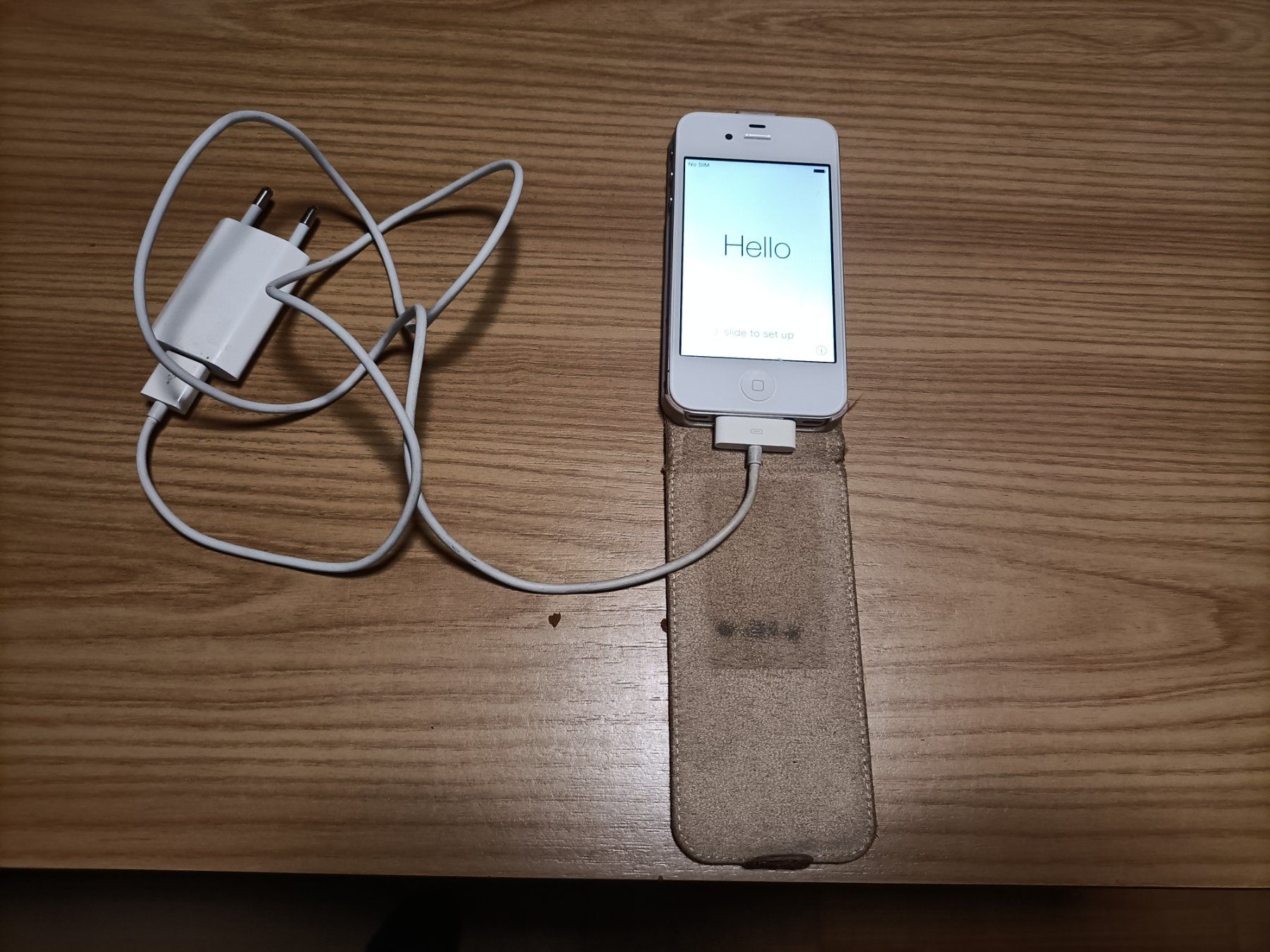 Apple Telefoni cellulari / Smartphones: Weisses iPhone 4S - Inkl. Zubehör! – Usato da Schöftland venduto da Snacketti7