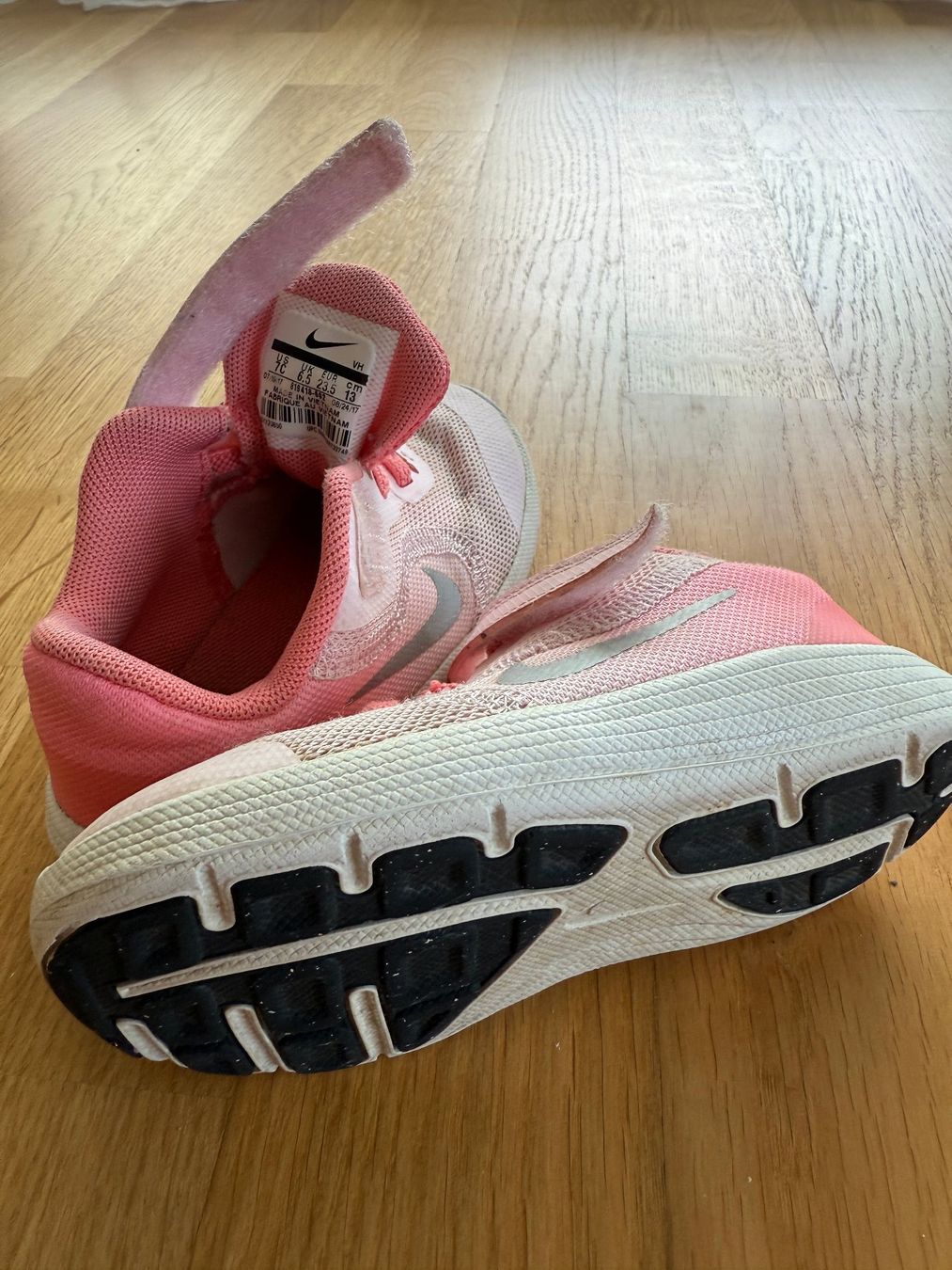 Nike Scarpe per ragazzi: Turnschuhe o.ä. Gr. 23.5 NIKE – Usato da Wil SG venduto da stonechat 1