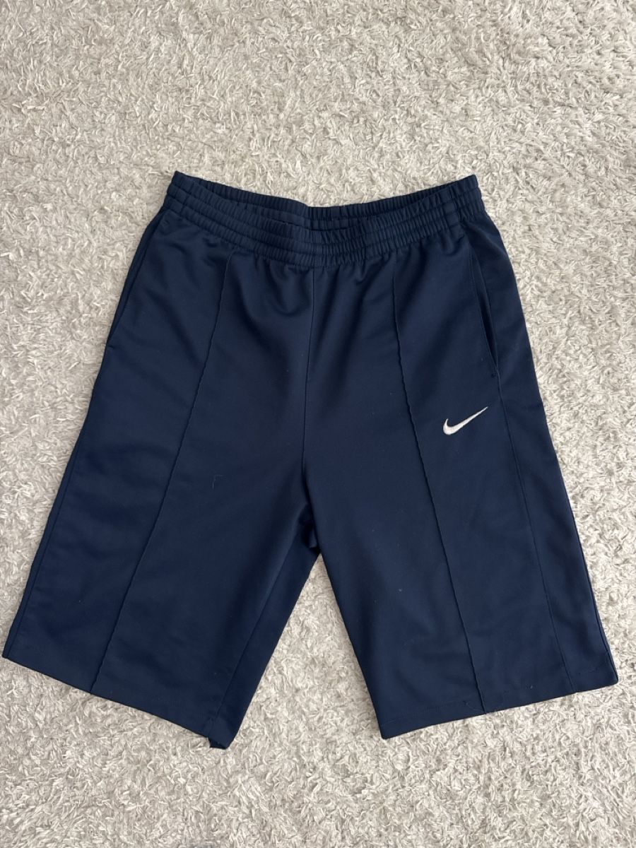 Nike Pantaloni: Nike Shorts Gr. M – Nuovo (secondo la descrizione) da Gächlingen venduto da anjuli_123