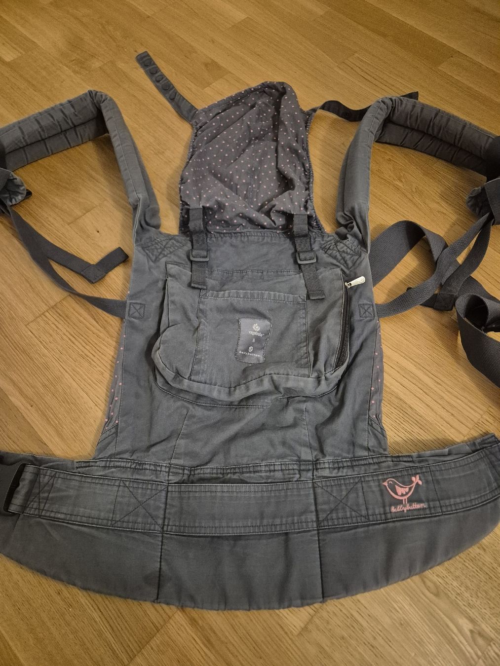 Ergo Baby Marsupi portabebè: Ergobaby Bauchtrage Bellybutton Design Neugeborenen-Einsatz – Usato da Zürich venduto da Inanina 2