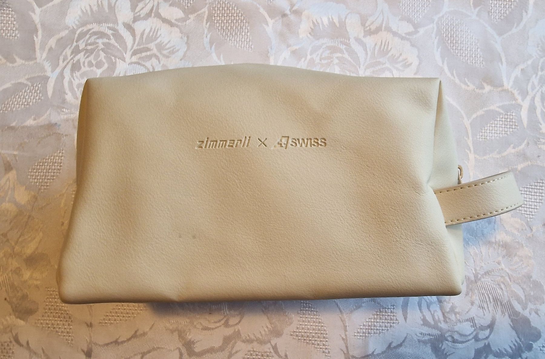 Custodie per cosmetici: Zimmerli x Swiss First Class Necessaire Beige – Nuovo (secondo la descrizione) da Greifensee venduto da Nemo636