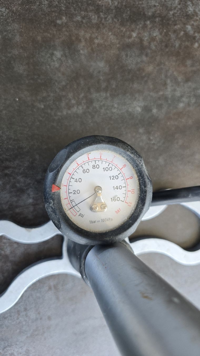 Pompe: Standpumpe Fahrrad mit Manometer gebraucht – Usato da Schenkon venduto da knofer21 1