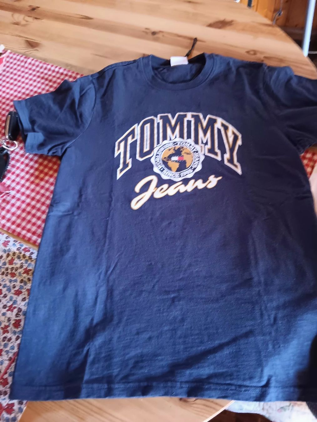 Tommy Hilfiger T-Shirts: tommy hilfiger t-shirt – Gebraucht aus Ambrì von Maerz87