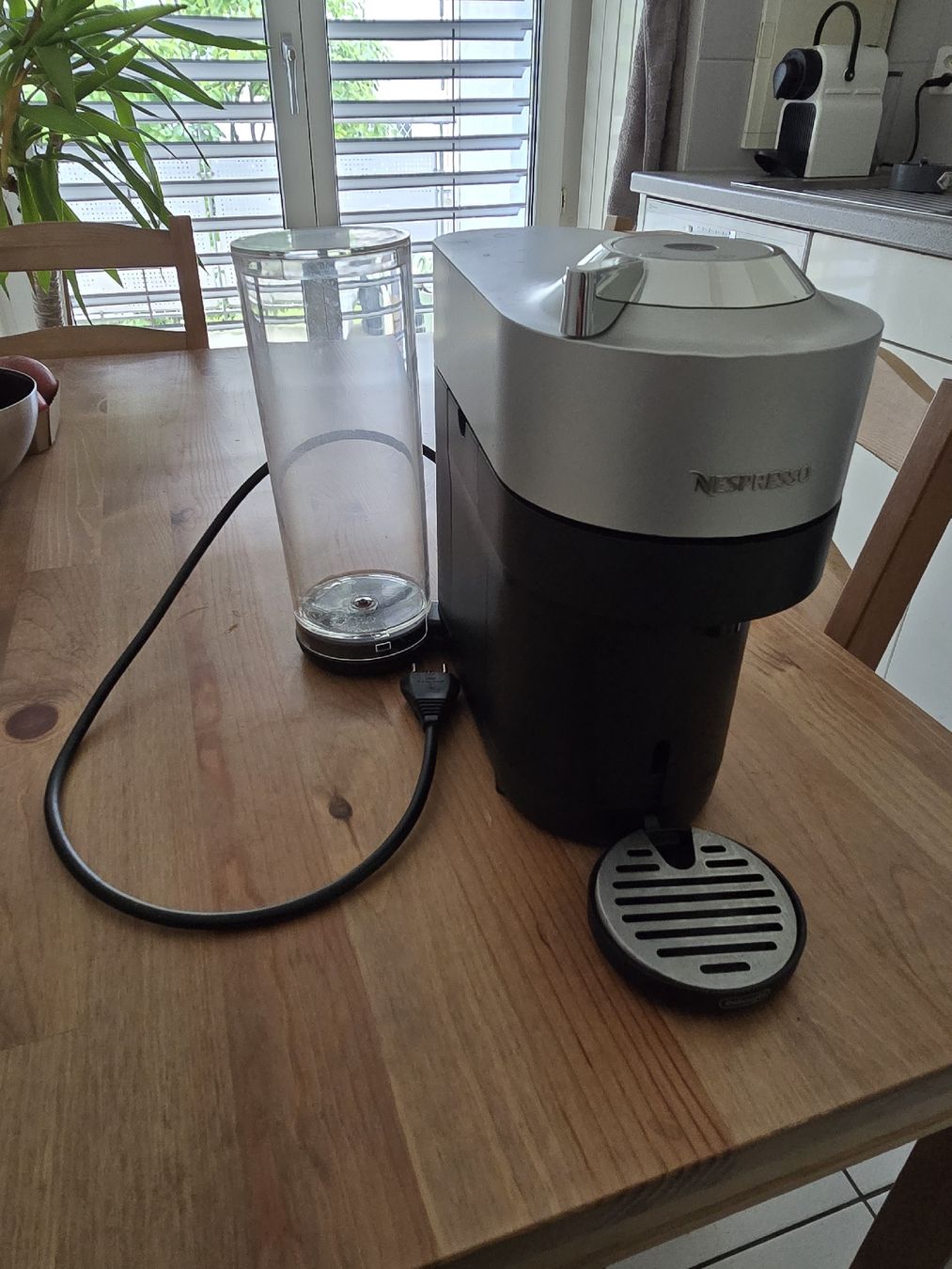 Nespresso Macchine per caffè & Macchine per espresso: Neuwertige Nespresso Vertuo – Nuovo (secondo la descrizione) da Meltingen venduto da mergimmorina 2