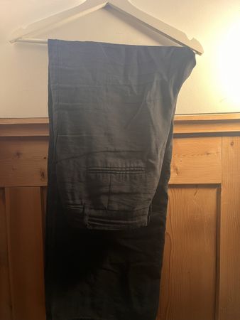 Schwarze elegante Hose