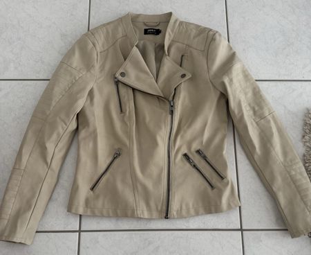 Schöne Jacke 40
