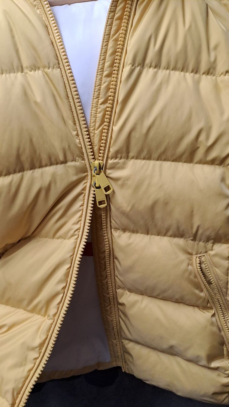 Tommy Hilfiger Giacche: Doudoune jaune à capuche Tommy Hilfiger, taille M – Usato da Rolle venduto da Loutre84 7