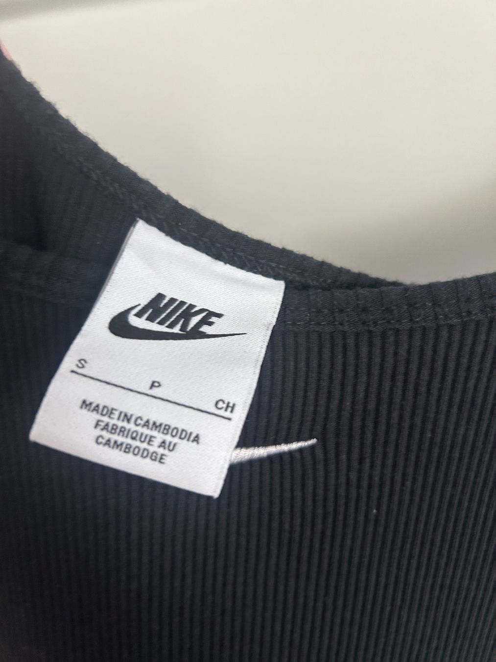 Nike Kleider: Nike Kleid schwarz Grösse S – Gebraucht aus Liestal von Blueberrymuffin._ 2