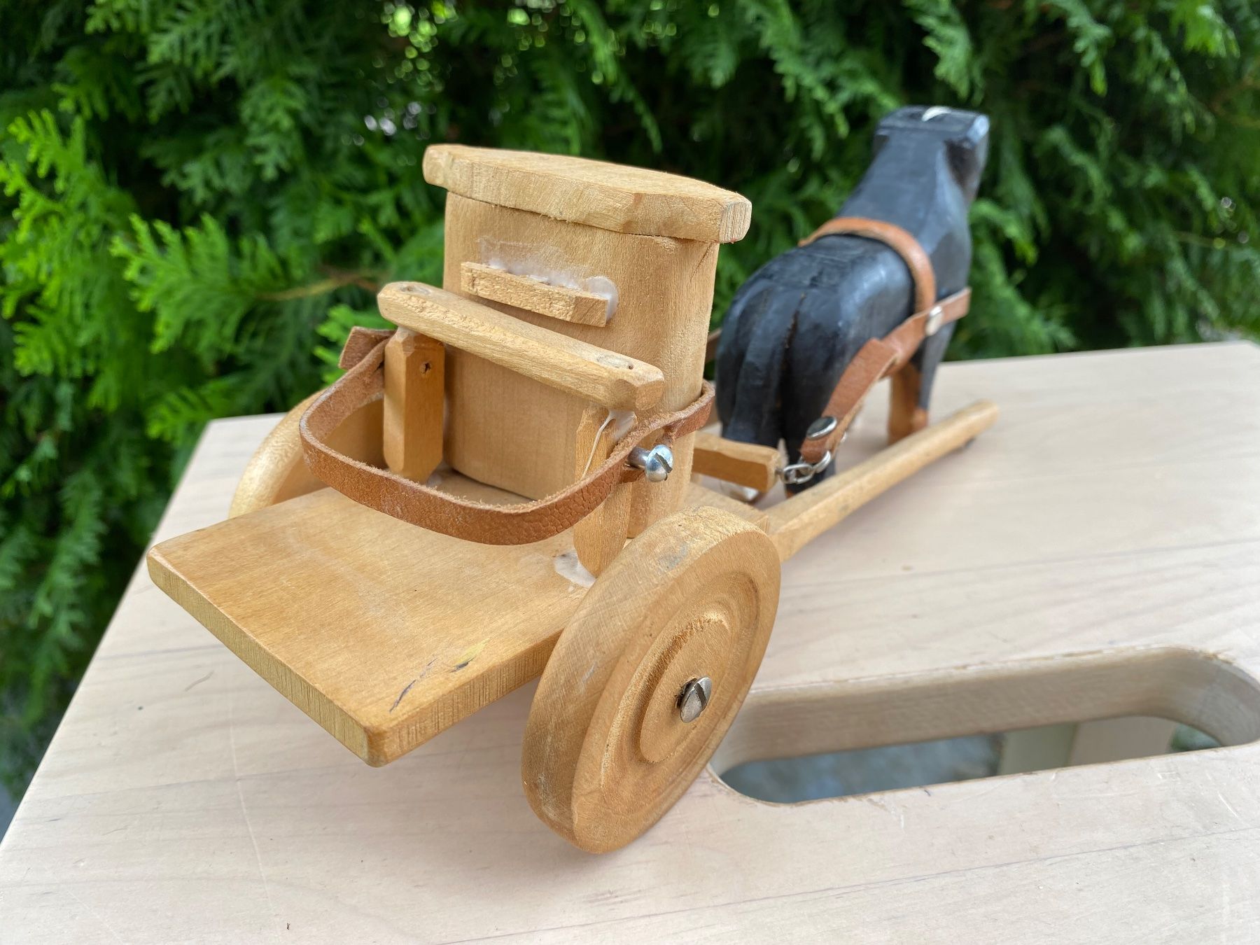 Glocken & Treicheln: schöner geschnitzter Berner Sennenhund mit Wagen – Gebraucht aus Feldbach von Olive1 5
