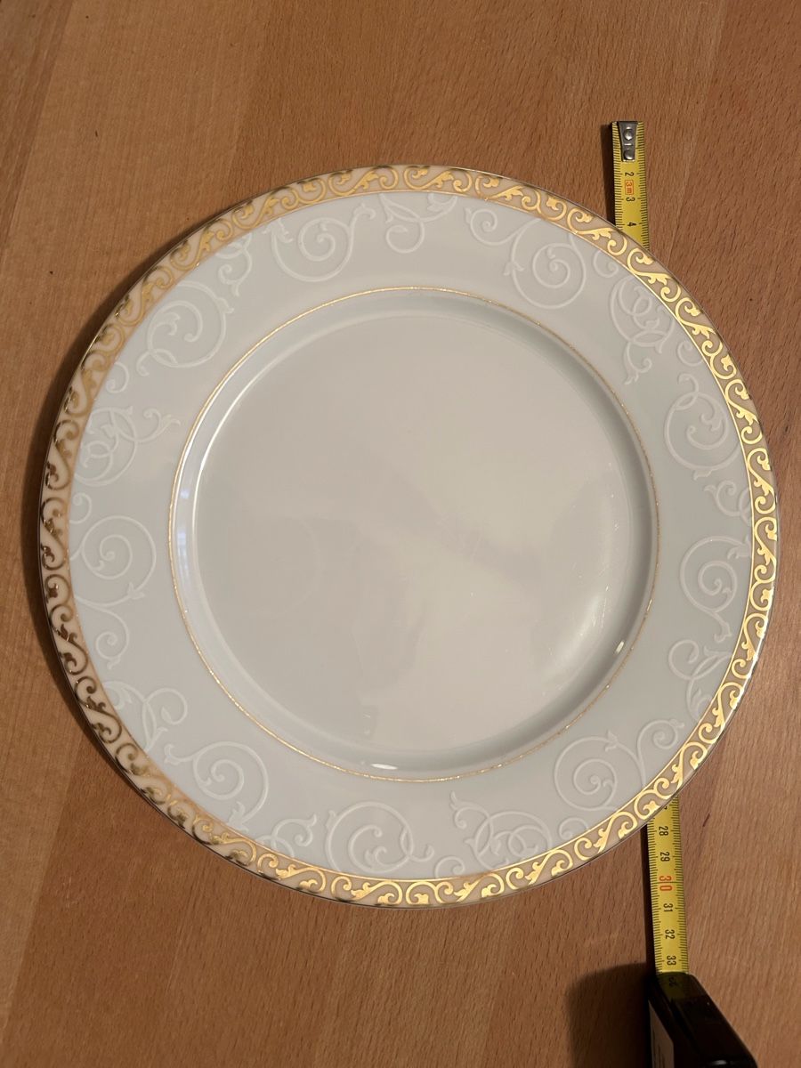 Set di piatti: Geschirr-Set mit Goldrand - Top Zustand! – Usato da Münchenbuchsee venduto da Brunopatrick 2
