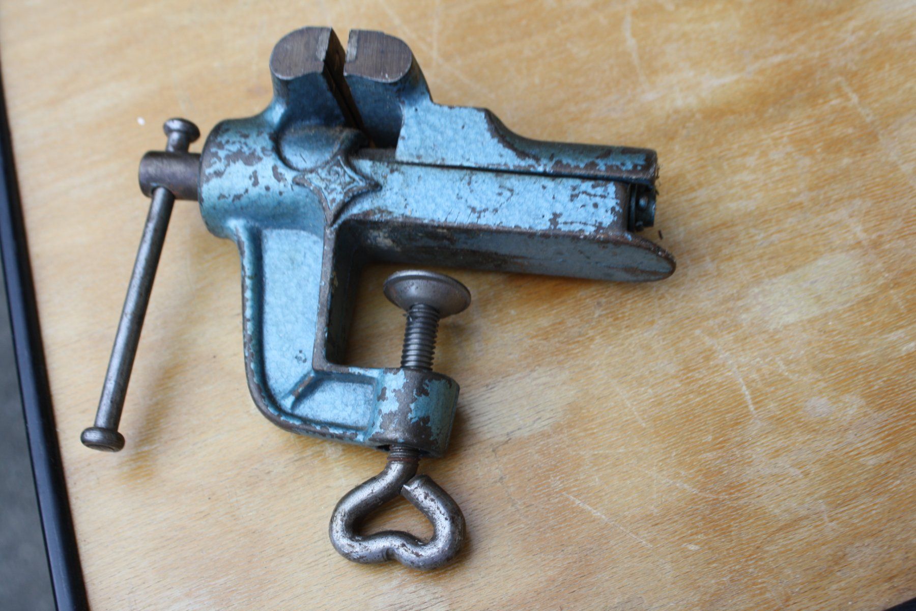Tutti gli attrezzi: VINTAGE EISEN SCHRAUBSTOCK KLEIN – Usato da Wauwil venduto da Pneuedy 9