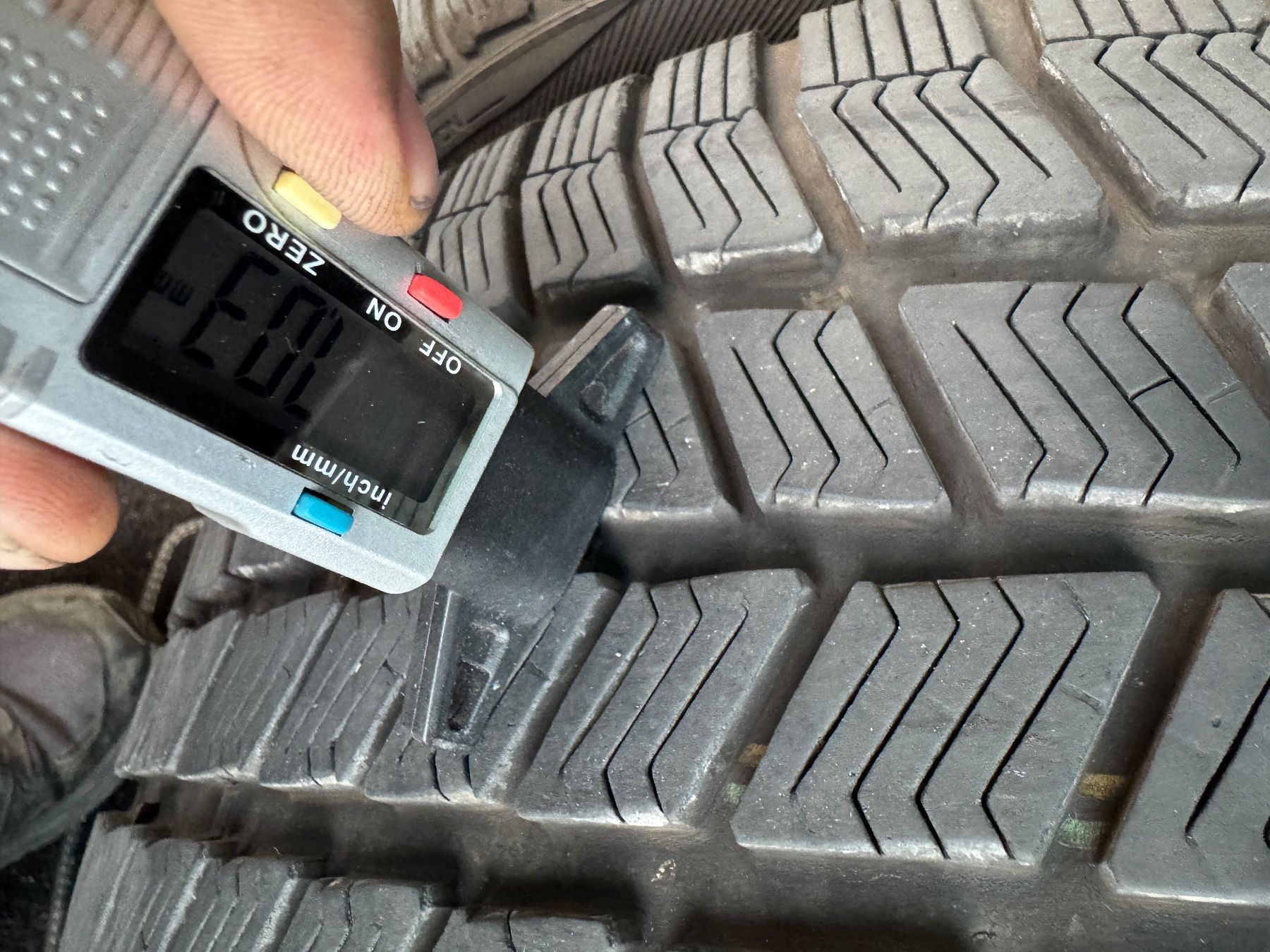 Altro in Scrittura & Disegno: 225/45R17 – Usato da Widen venduto da Dinero02 4