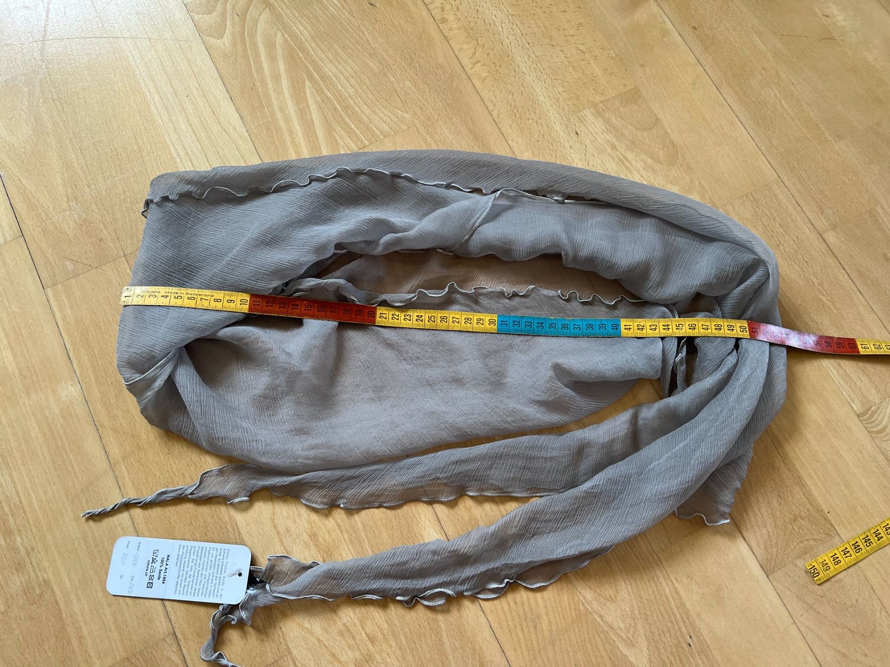 Colora Foulard & Sciarpe: Colora Schal, 100% Seide, Grau, NEU – Nuovo e nell'imballaggio originale da Worb venduto da farben20zauber 2