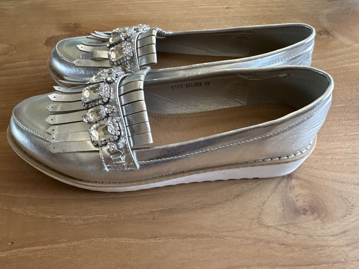 Scarpe da donna: Coole Slippers in Silber – Usato da Niederteufen venduto da nana65 1