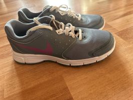 Schuhe Nike Grösse 37.5, Grau/Pink