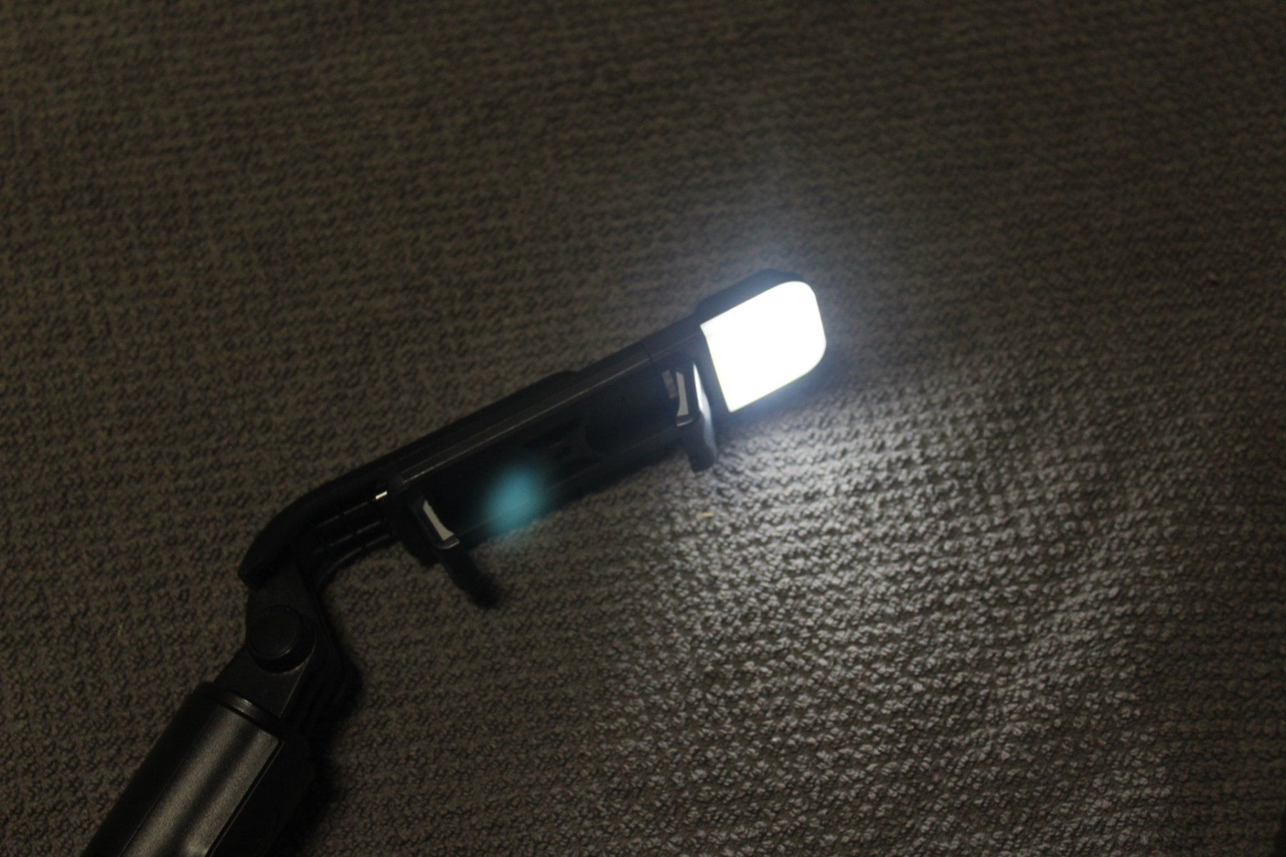 Halterungen: Selfie Stick Bluetooth mit Licht 4in1 iphone Stativ Stange – Neu (gemäss Beschreibung) aus Kirchdorf AG von suntory010 2