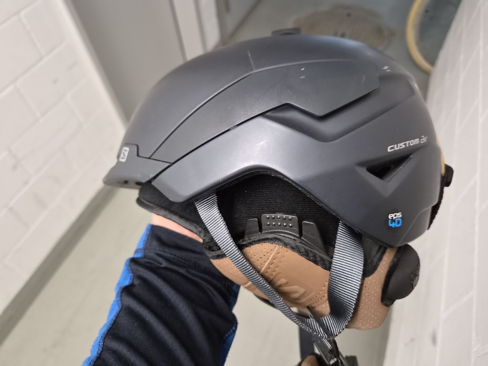 Salomon Caschi: Salomon Ski/Snowboard Helm – Usato da Dübendorf venduto da RoboAnd 3