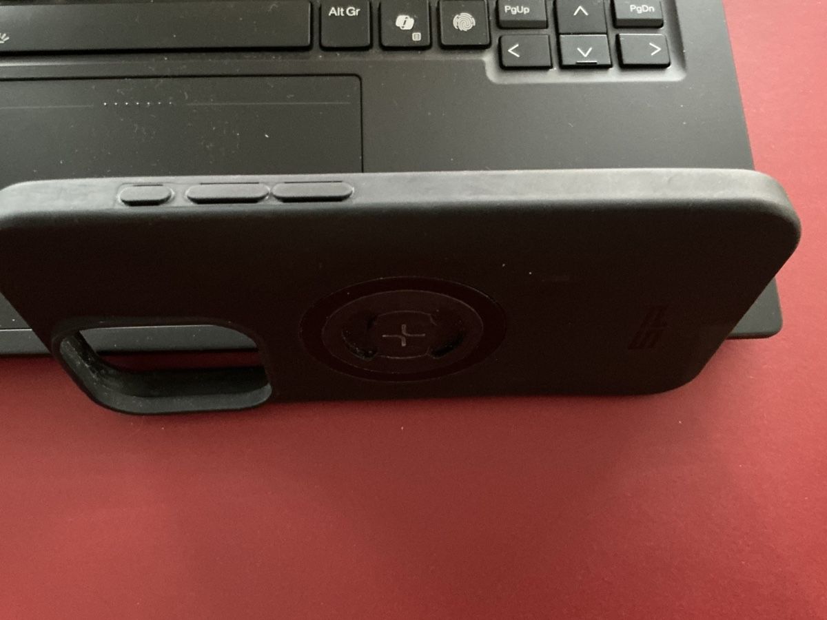 SP Connect Cover & Protezioni schermo: SP Connect Case iPhone 15 Pro Max Schwarz Schutzhülle  – Usato da Forch venduto da Kessler-Family 2