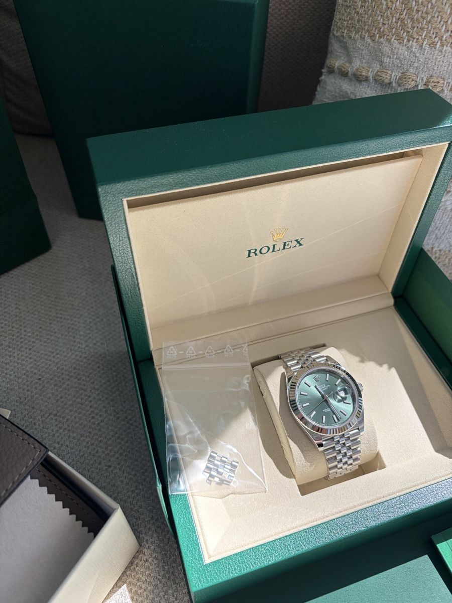 Rolex Orologi: Rolex Datejust 41 Mint green 2026 Full Set – Nuovo (secondo la descrizione) da Bülach venduto da jet_yyw7 2