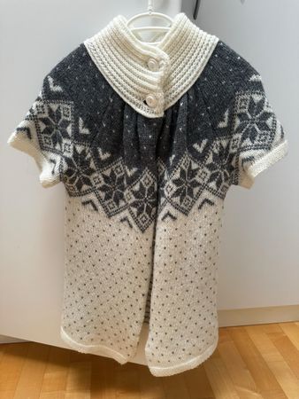 Strickjacke kurzarm grau weiss Muster neuwertig