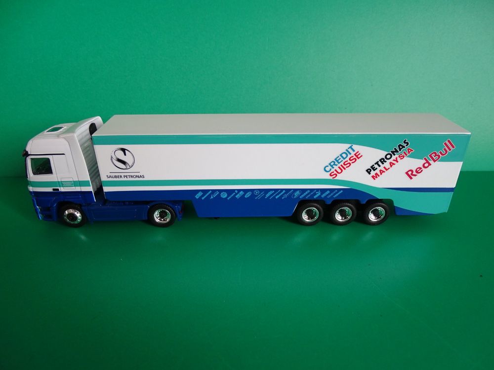 MB Actros V8 "SAUBER PETRONAS" von Schuco 1/87 Kaufen auf Ricardo