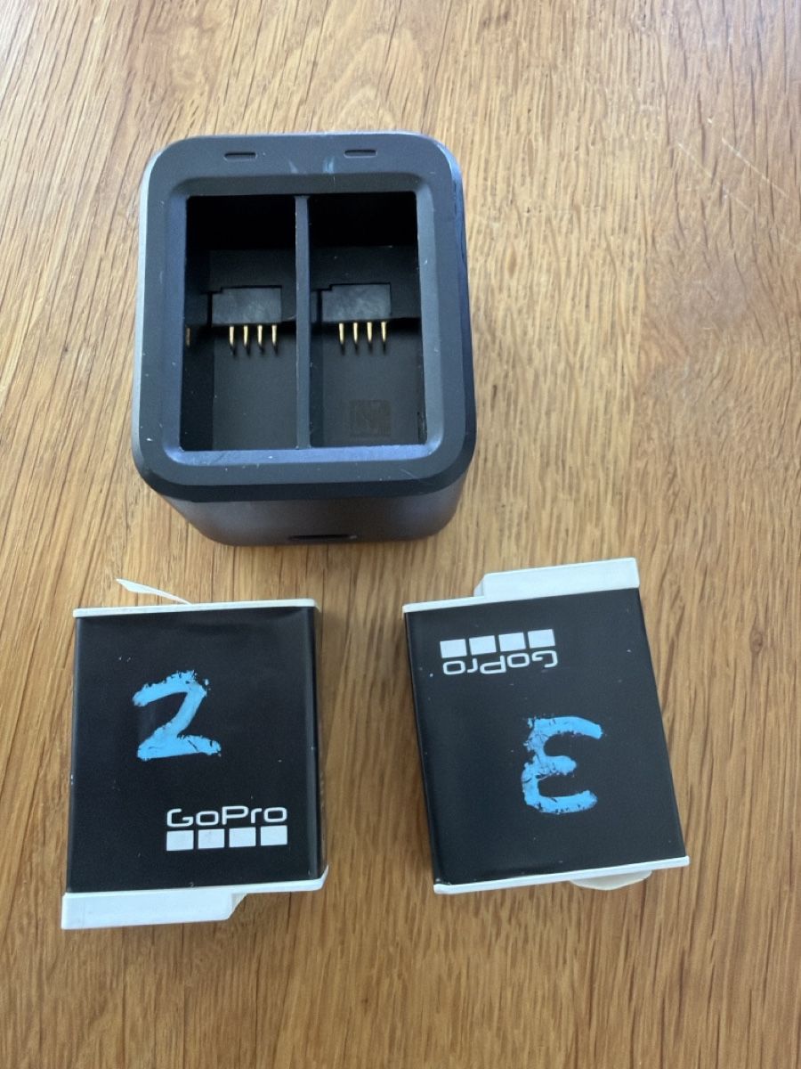 Gopro Batterie: Go Pro Batterien inkl Ladedock – Usato da Biberist venduto da jay-ti76