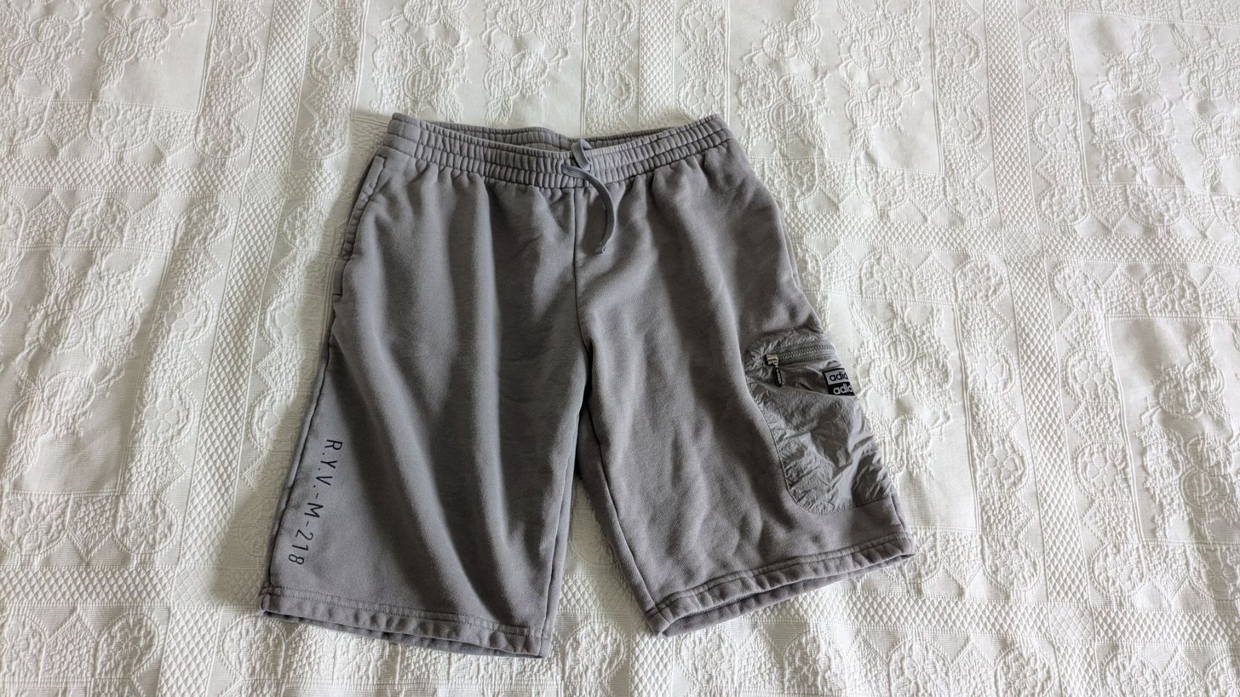Adidas Pantalons: Shorts von Adidas Grösse M – D'occasion à Adliswil par bibuubib