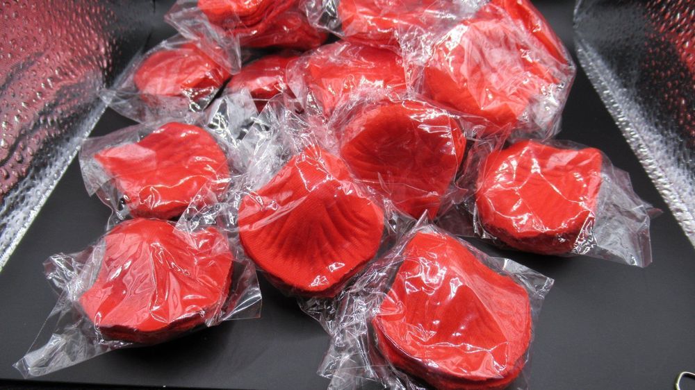 2000 Künstliche Rosenblätter In Rot - Wiederverwendbare Dekoblätter Für Romantische Events