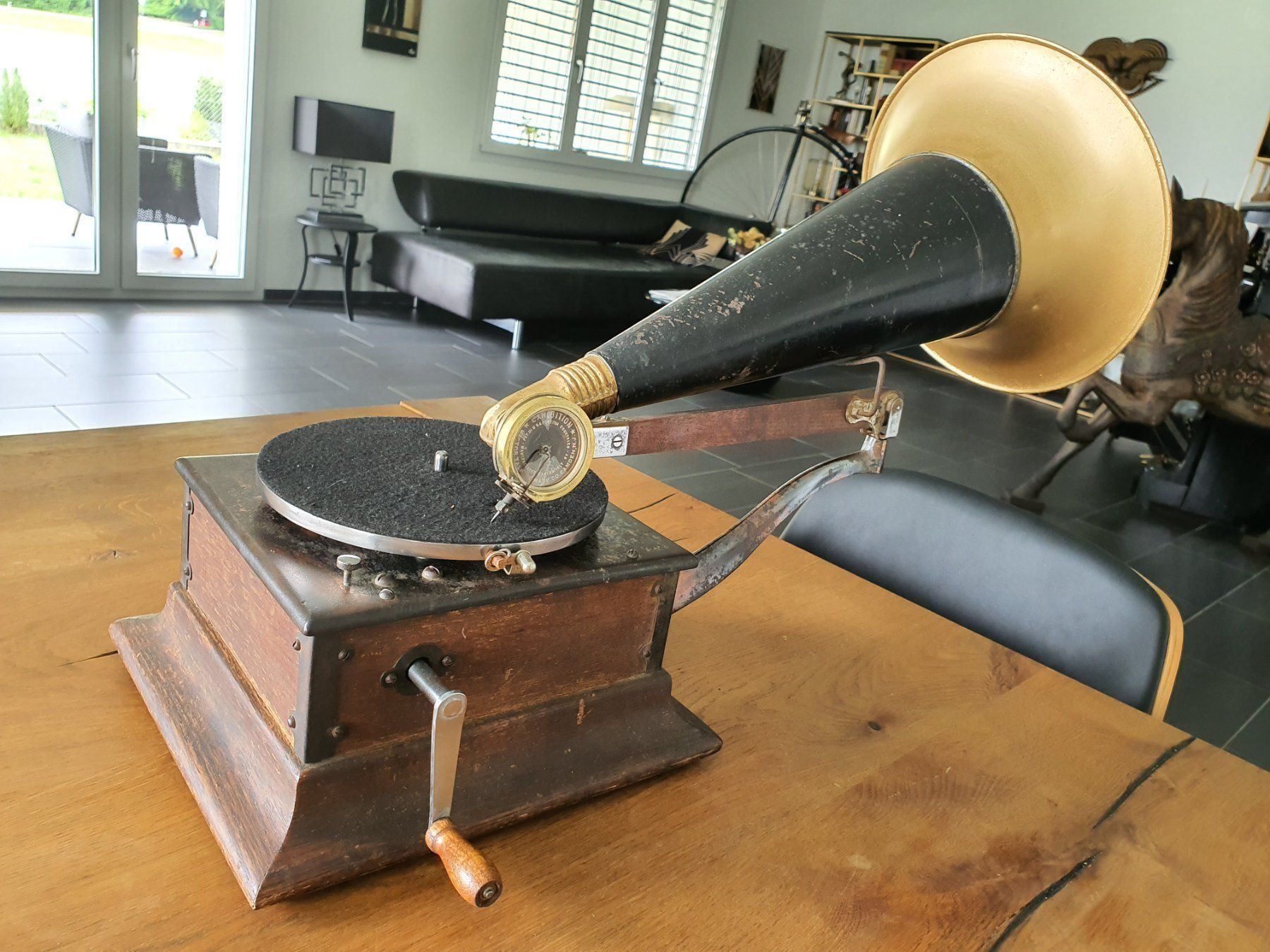 Plattenspieler: Grammophon Victor "Royal" Schwenkarm – Gebraucht aus Hüntwangen von Scarciglias-Antiques 3