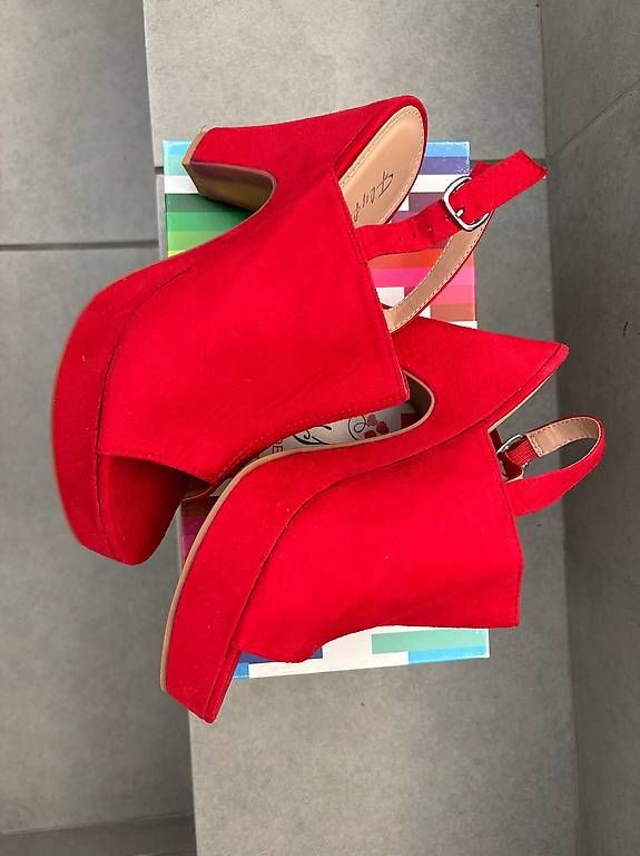 Scarpe da donna: Sandales compensées rouges neuves T 40 – Usato da Confignon venduto da MVAR 1