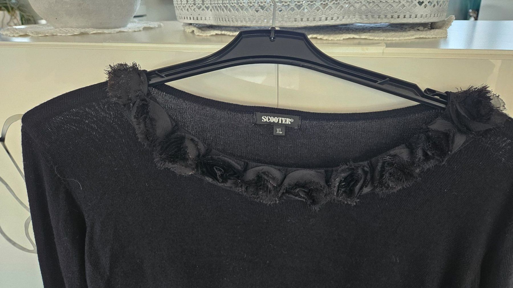 Maglioni & Felpe: Schwarzer Damenpullover mit Rosen Gr. XL Scooter – Usato da Gossau ZH venduto da fashiontwo 2