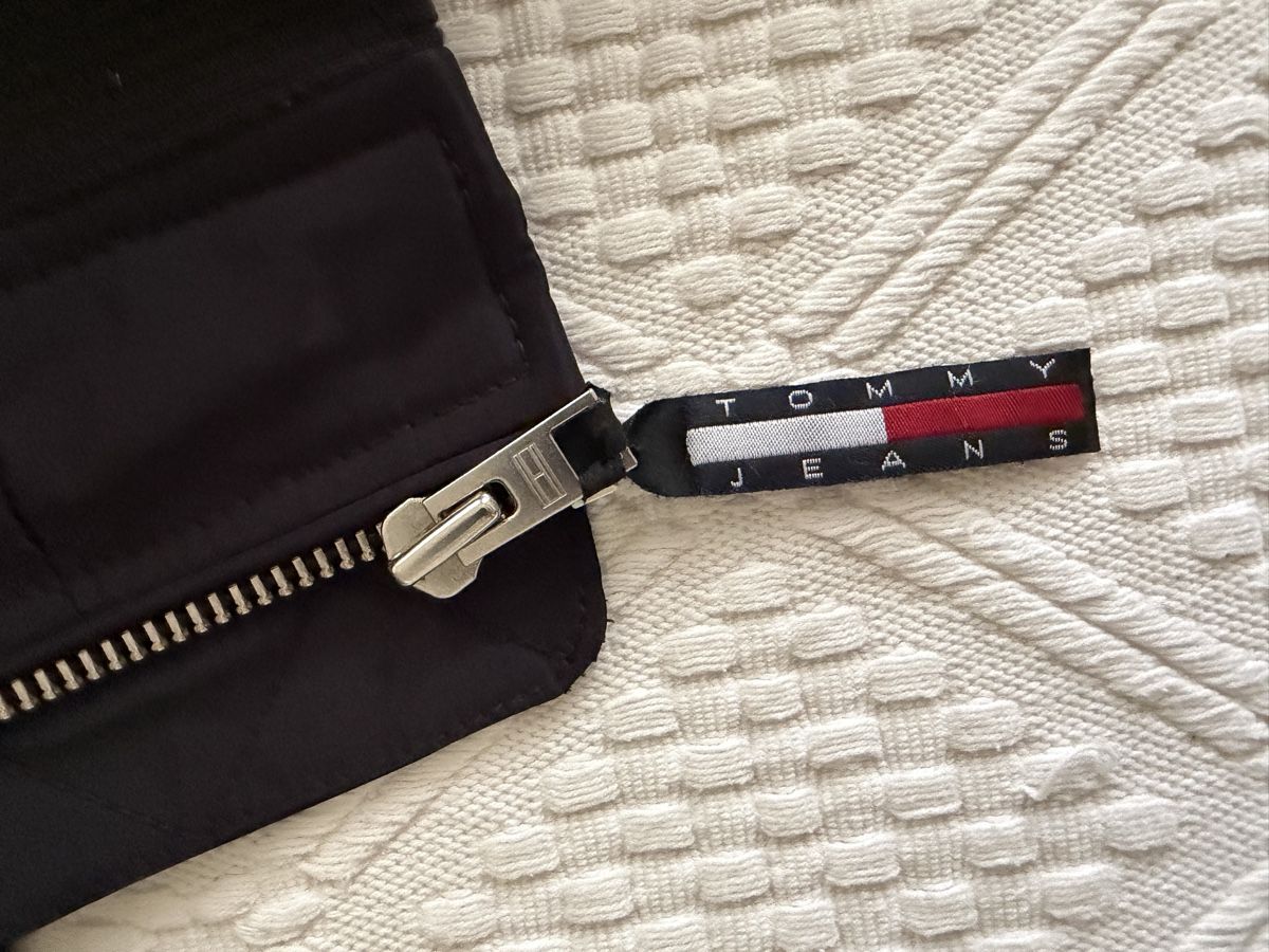 Tommy Hilfiger Jacken: Tommy Hilfiger Bomberjacke Gr. S – Gebraucht aus Erlinsbach SO von VWV1 1
