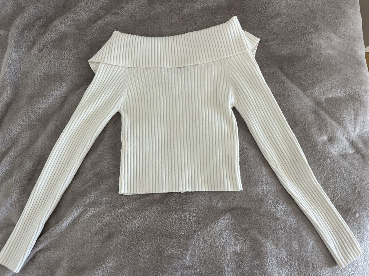 Top: Pull crème épaule dénudée – Usato da Neuchâtel venduto da Ariane_vn00 3