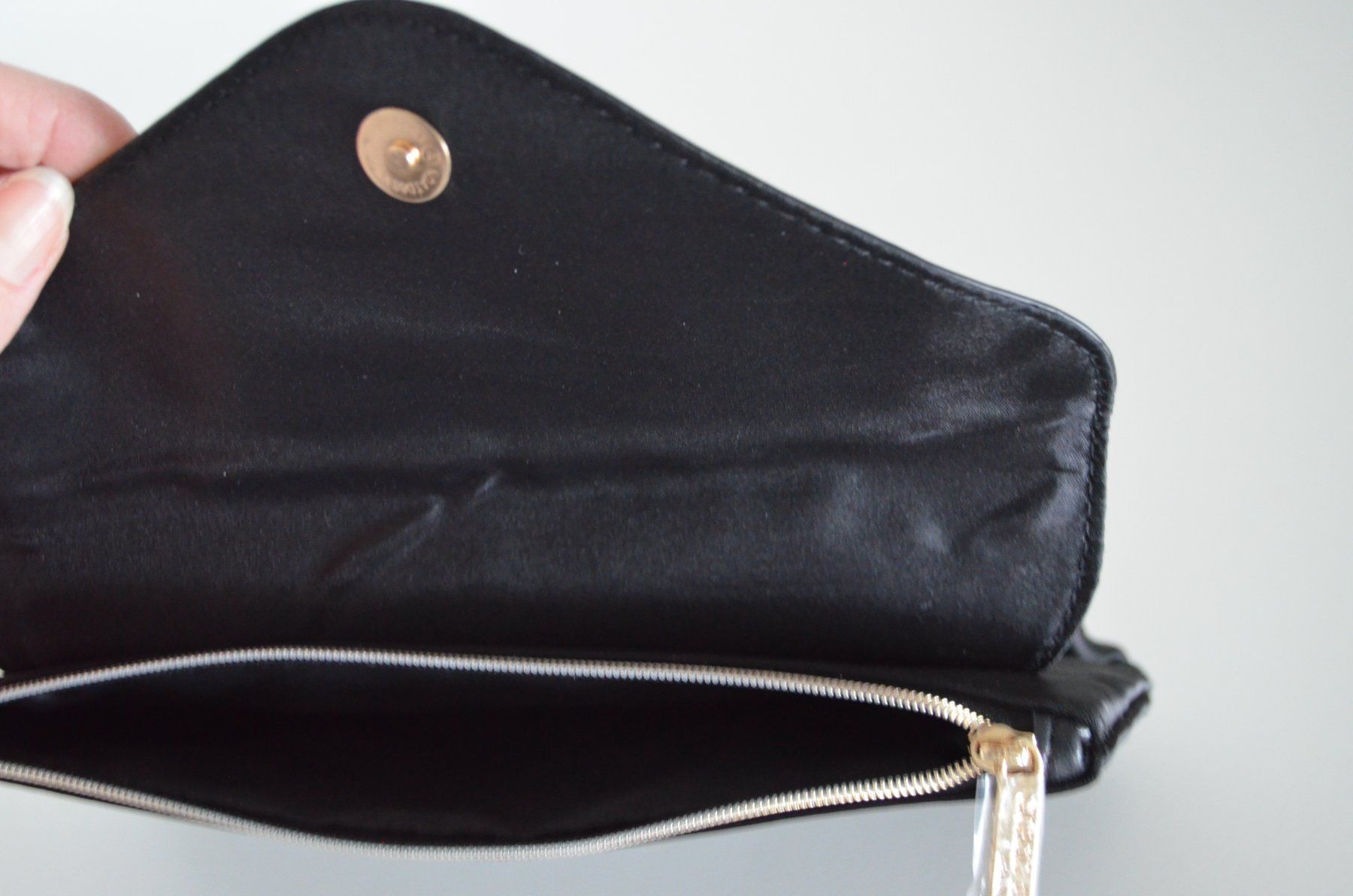 Armani Borse da donna: ARMANI Beauty Bag – Nuovo (secondo la descrizione) da Locarno venduto da DarjaRonco 2
