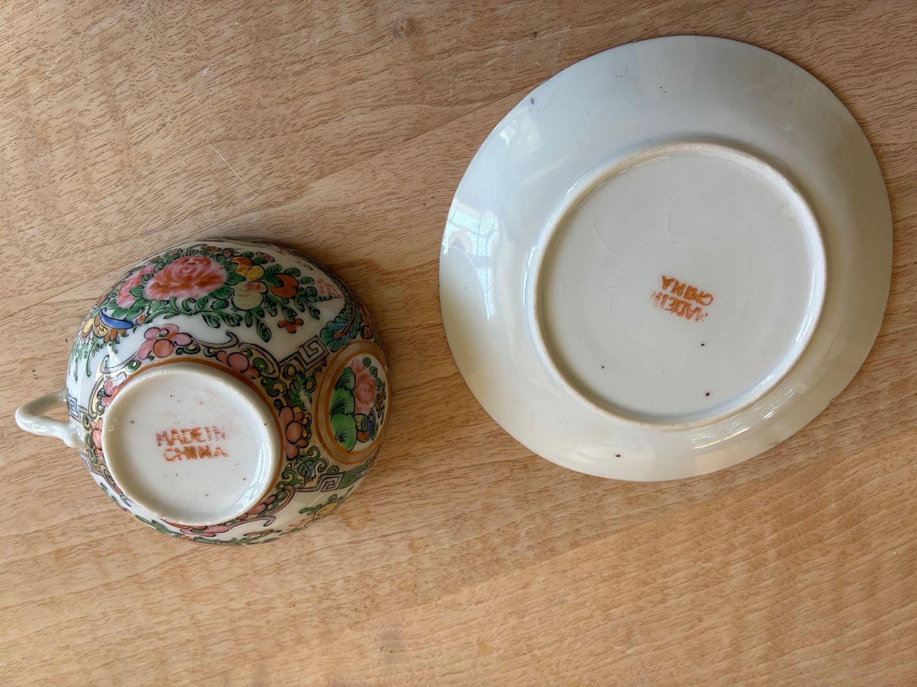 Tazze: hübsche Tasse mit Unterteller – Nuovo (secondo la descrizione) da Küsnacht ZH venduto da christinemaguire 2