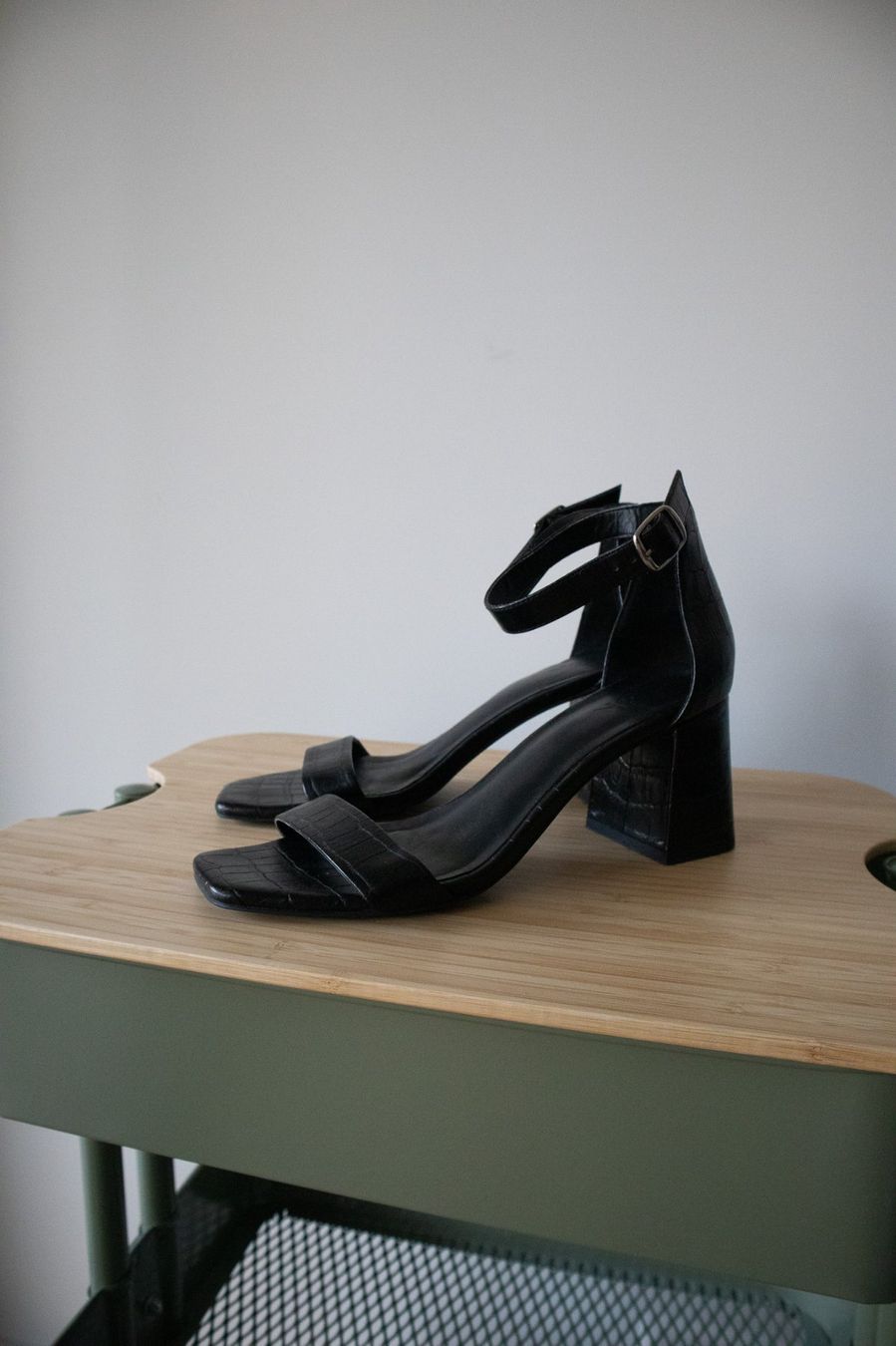 Scarpe da donna: Sandaletten mit Absatz von ZIGN, Grösse 39 – Usato da Fislisbach venduto da AllyElgorb 1