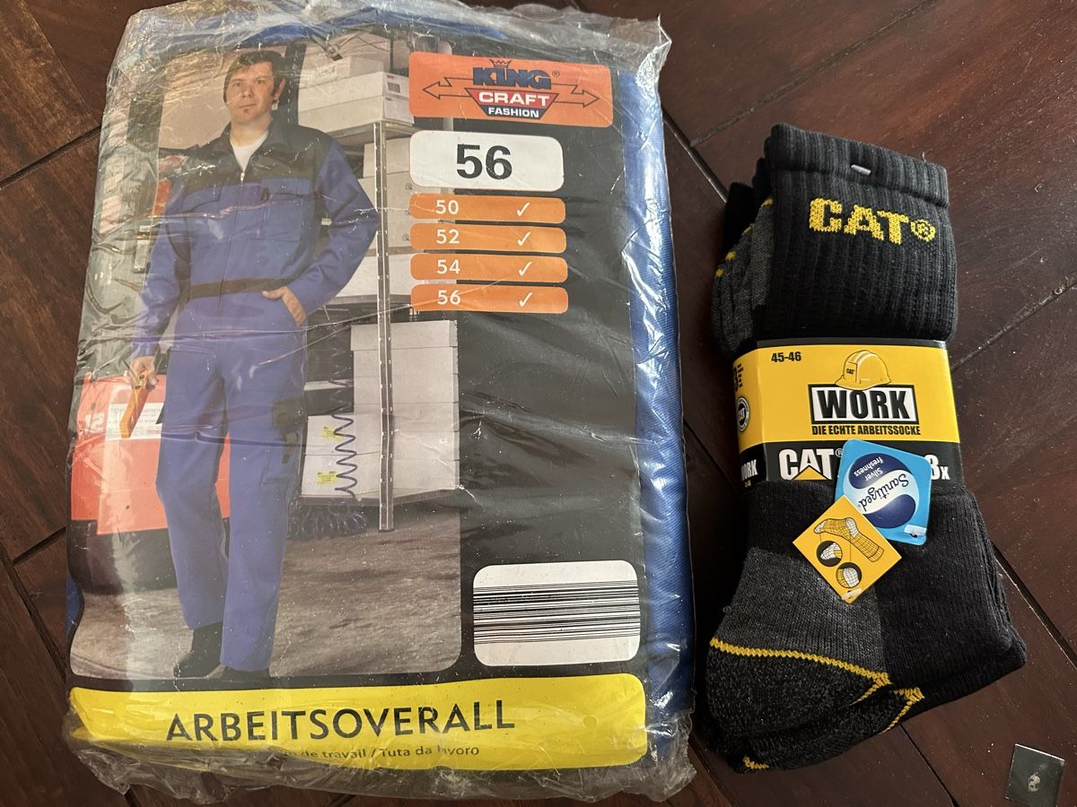 Kleiderpakete: Arbeits Overall 56 plus Socken  – Neu (gemäss Beschreibung) aus Bern von womiman